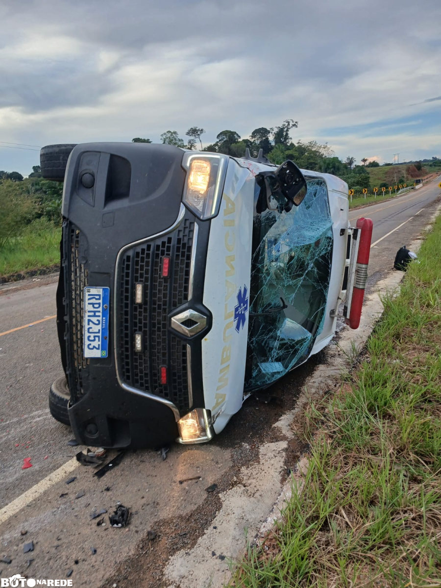 Mais um  Acidente na Br acontece e envolve uma ambulância 