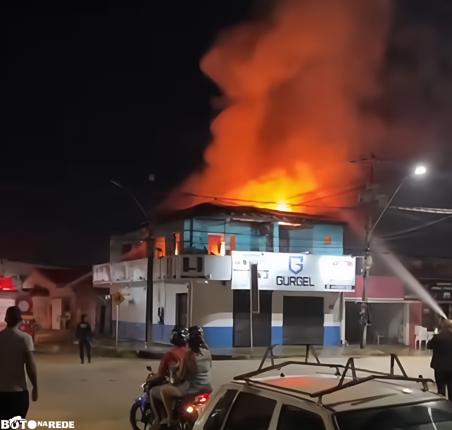 Incêndio destrói apartamentos em cima de loja em Porto Velho 